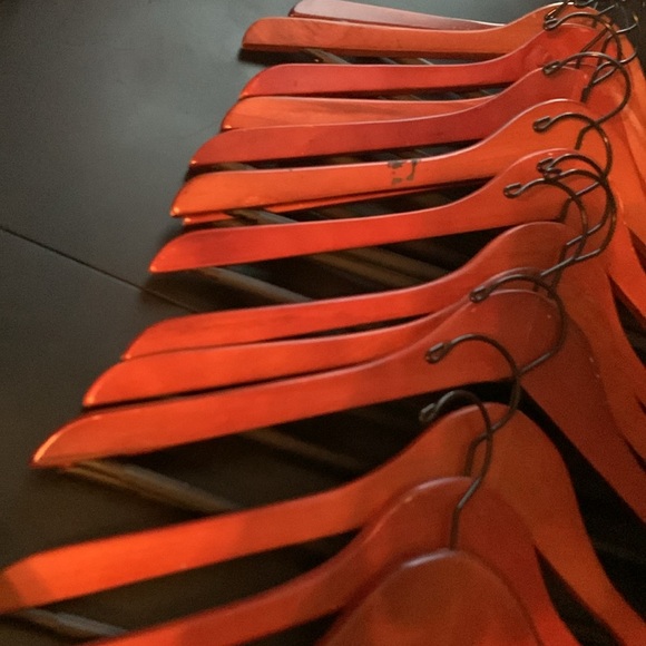 Set of 14 wooden suit hangers - Picture 2 of 5